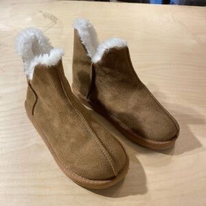 Jessica Simpson Faux Fur Lined Slippers size Medium (7-8) (Box2)